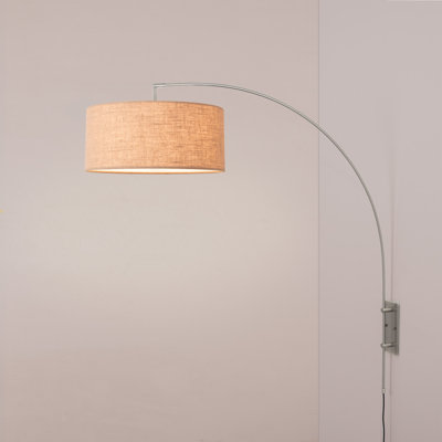 Lampe murale à arc Span, abat-jour tambour en tissu avocat, corps en acier laiton patiné, base en acier laiton patiné, gradateur de pied