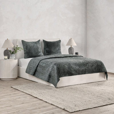 Bari Quilt Set