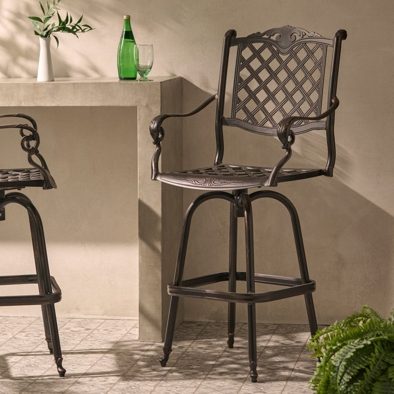 Charmant tabouret de bar en aluminium pour divers espaces au design exquis