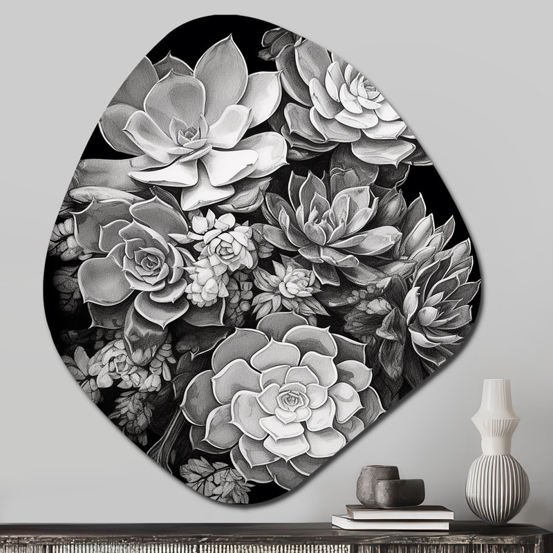 «Grey Black Succulent Resilience» - art mural asymétrique en forme de nébuleuse florale, H 28 po x l 25 po
