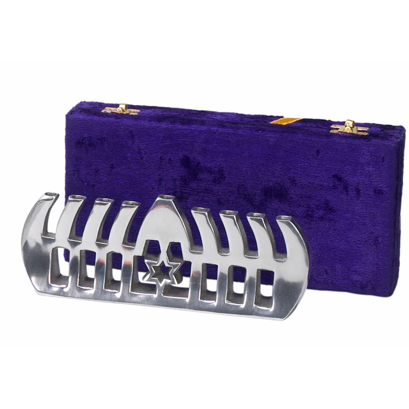 Menora en aluminium contemporain