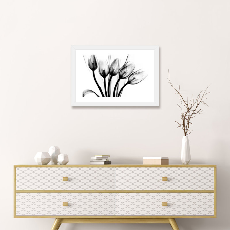 «Marching Tulips» par Albert Koetsier - impression d'art graphique, H 16 po x l 24 po x P 1 po, Papier encadré blanc