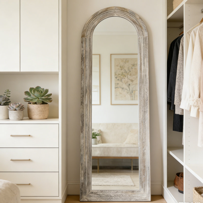 Miroir arqué pleine longueur - cadre en bois de paulownia massif, finition rustique blanchie à la chaux, options de tailles multiples, fixation murale ou inclinée pour la chambre à coucher, le salon, le placard