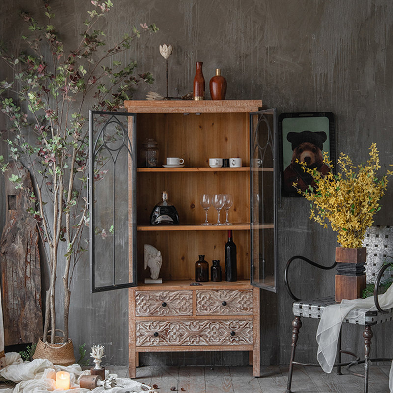Buffet en bois massif brun, 62.6" H x 31.1" W x 13.39" D