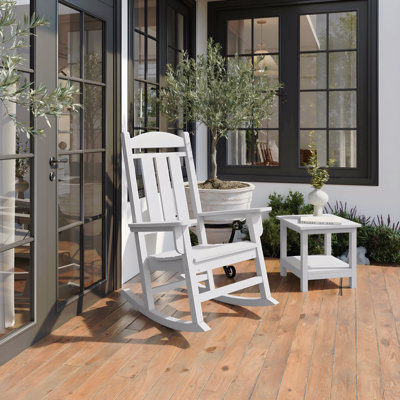 Fauteuil à bascule blanc traditionnel en polyester Hdpe classique pour le confort de la véranda, du patio et du jardin