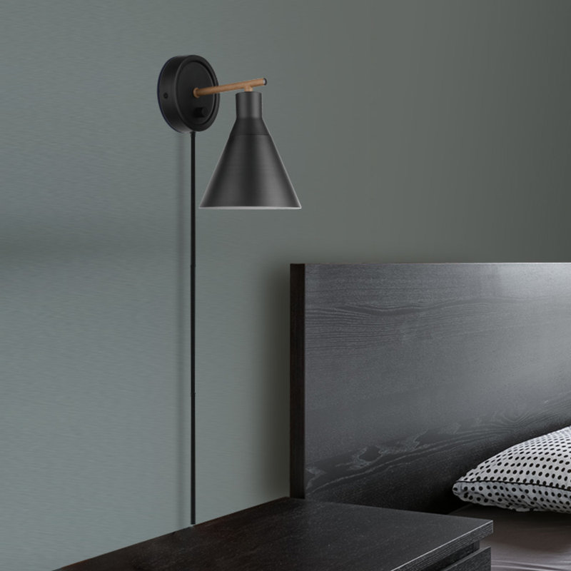 Tristan Armed Sconce, Black