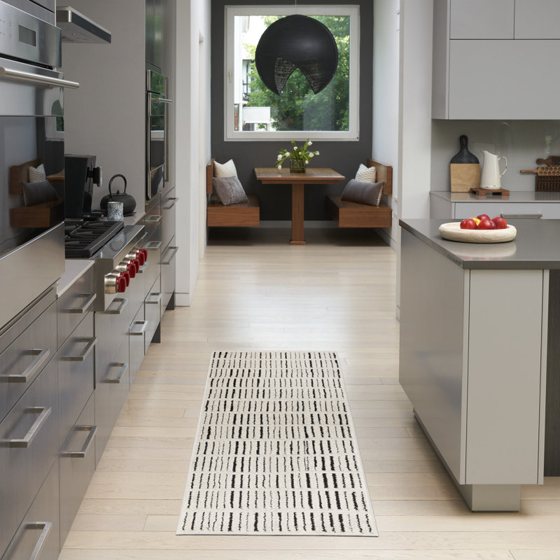 Tapis géométrique rectangulaire en polyester tissé à la machine en blanc, Tapis de couloir 2 pi 2 po x 6 pi