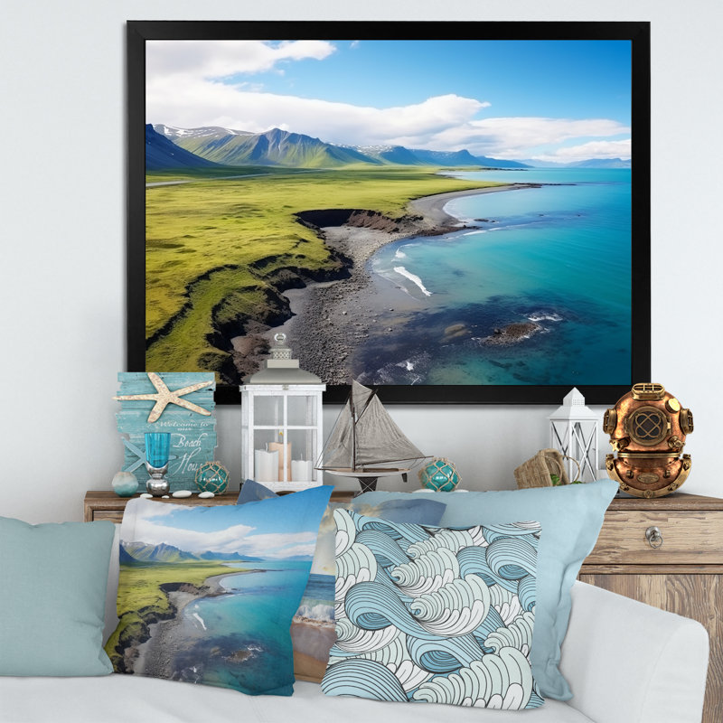 Vue aérienne de la plage en Islande IV - plage et océan, art mural, Cadre d'angle fermé noir, H 12 po x l 20 po x P 1 po