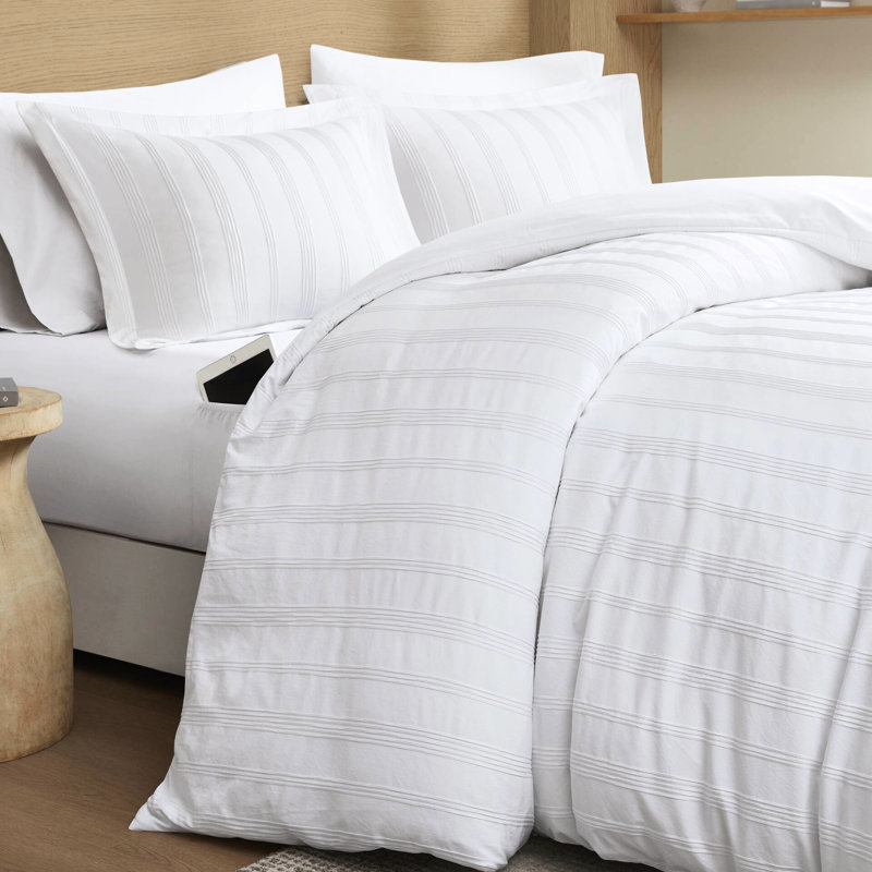 Housse de couette rayée 3 pièces (taille Queen) avec système antidérapant, sans toxines, idéale pour les chambres d'amis. Design tissé, envers doux comme un nuage, repassage facile.