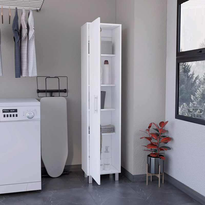 Armoire de rangement H 71 po, cinq tablettes internes, trois crochets à balais, H 70,9 po x l 15,7 po x P 12,3 po