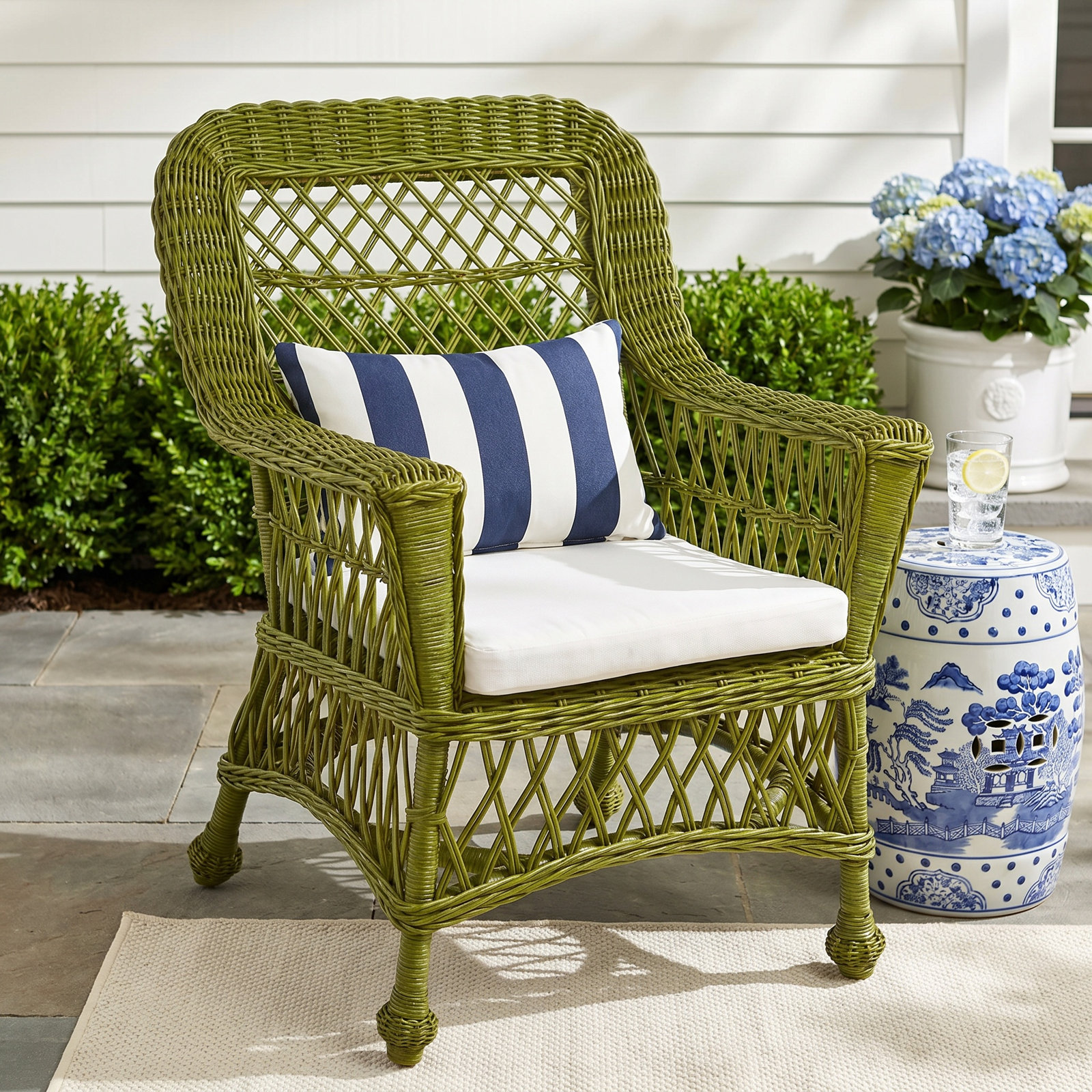Outdoor Lounge Chair, White