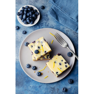 «Erendale Blueberry Cheesecake On Plate» par - photographie sur toile tendue