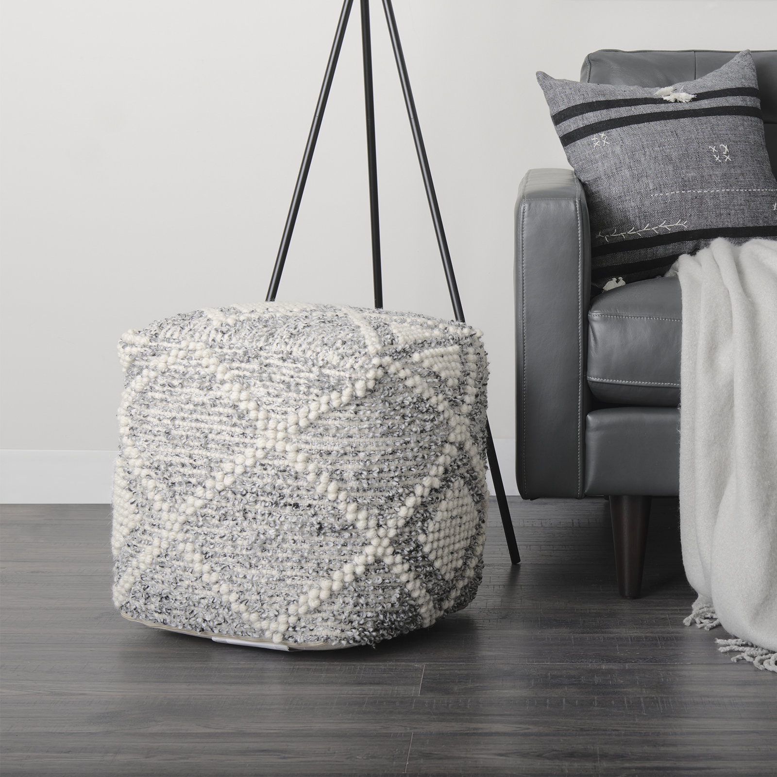 Reze Upholstered Pouf