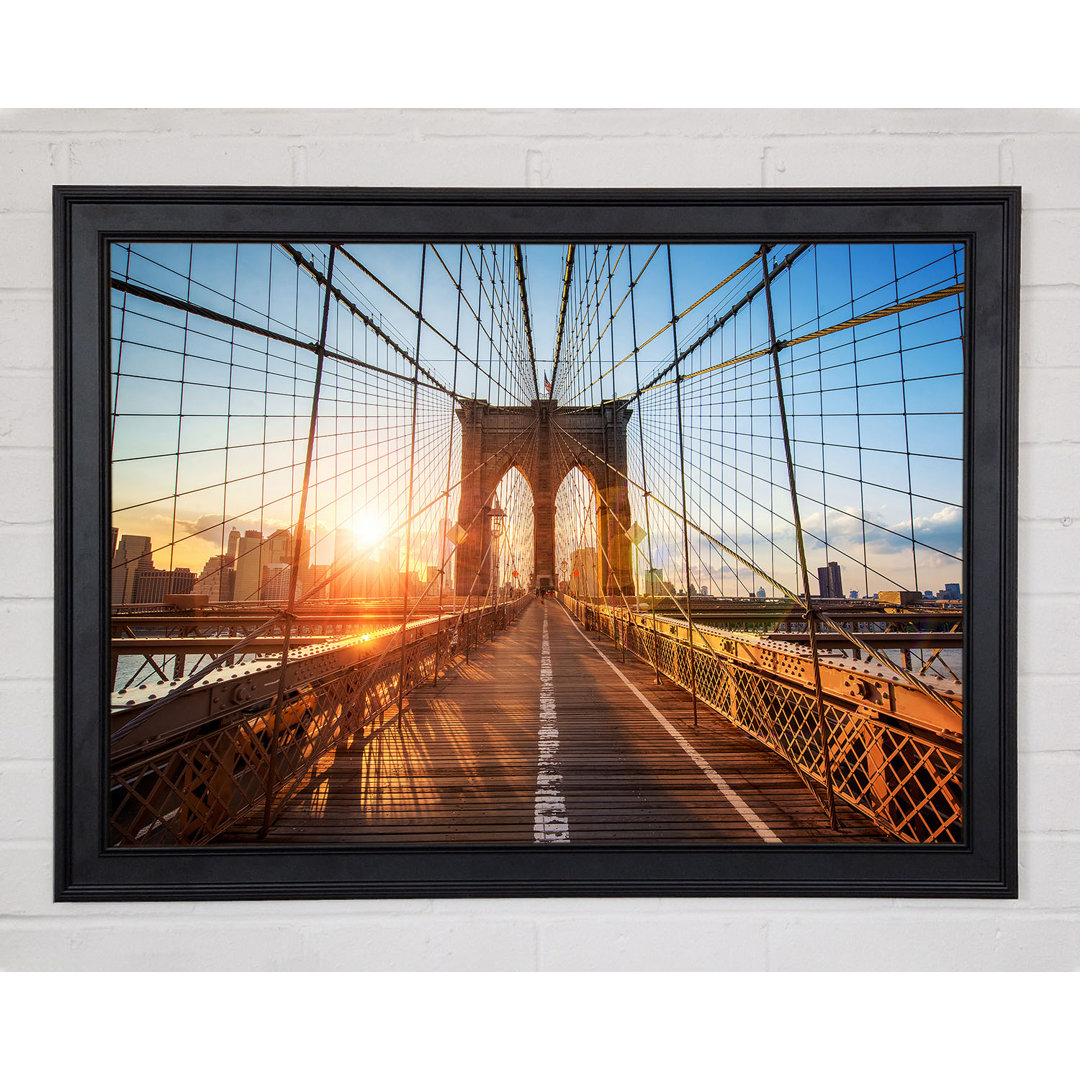 Sonnenuntergang durch die Brooklyn Bridge Gerahmter Druck