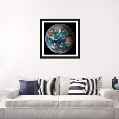 «Une vue complète de la Terre montrant des données globales pour la surface terrestre, la glace de mer polaire et la chlorophylle» par Stocktrek Images, impression sur toile tendue