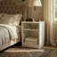 Table de chevet classique