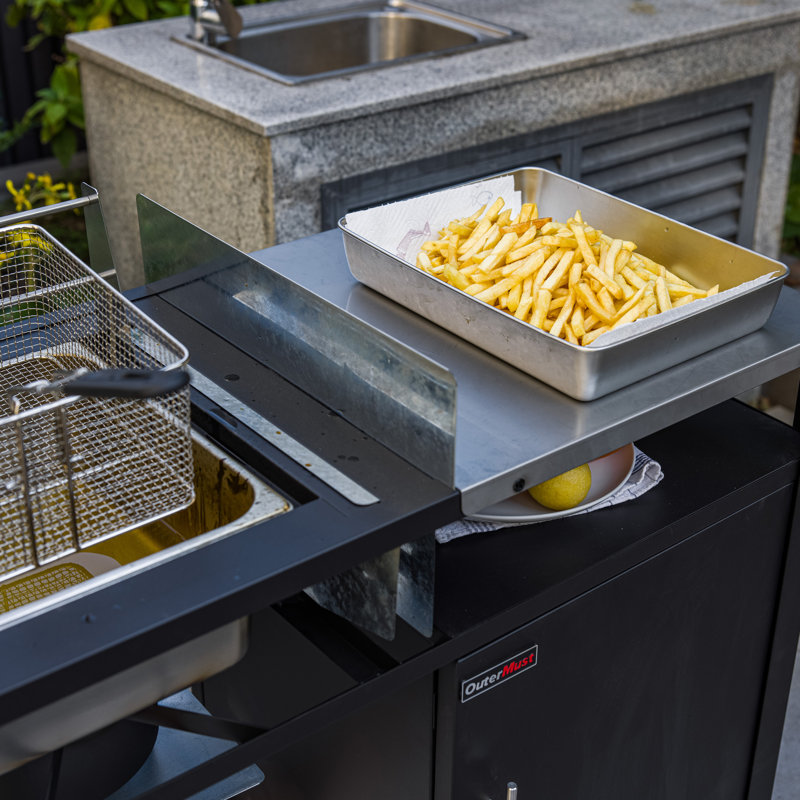 Chariot de gril extérieur mobile OuterMust avec friteuse au propane intégrée de 85 000 BTU et armoire de rangement, îlot de cuisine multifonctionnel en acier inoxydable conçu pour les barbecues, la cour, le patio et le camping