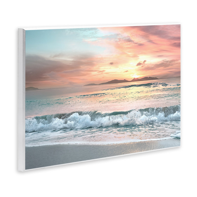 «Morning Sunrise Beach Landscape Distant Mountains Rolling Tide», estampe numérique encadrée noire, art texturé par Mike Calascibetta