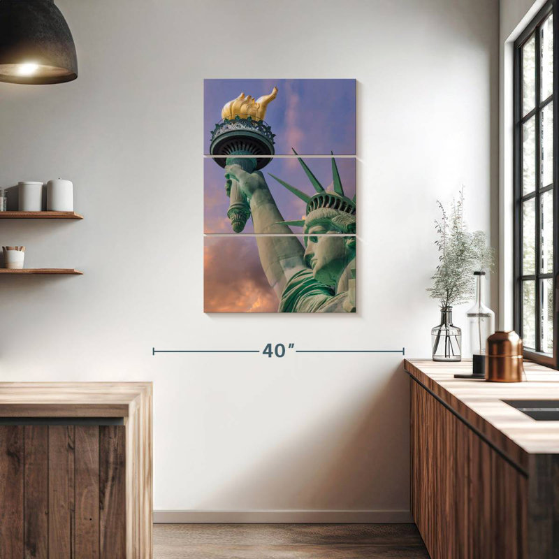 Statue Of Liberty At Sunset, H 38 po x l 24 po