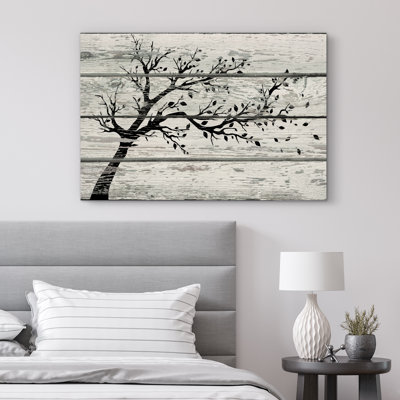 Arbre avec feuilles en noir et blanc sur fond effet bois rétro, impression sur toile rustique