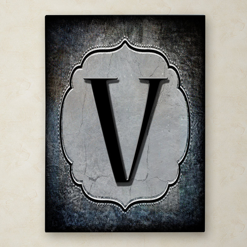 « letter v », art textuel sur toile tendue, H 19 po x l 14 po x P 2 po