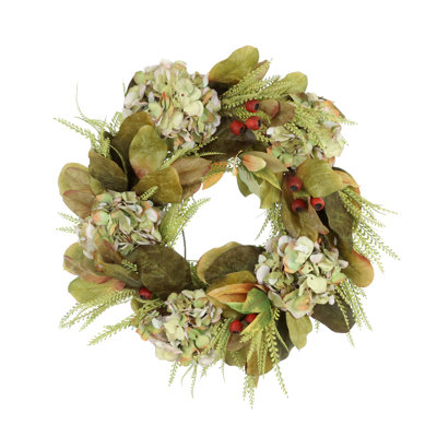 Couronne d'automne avec hortensias, fougères et cynorrhodons