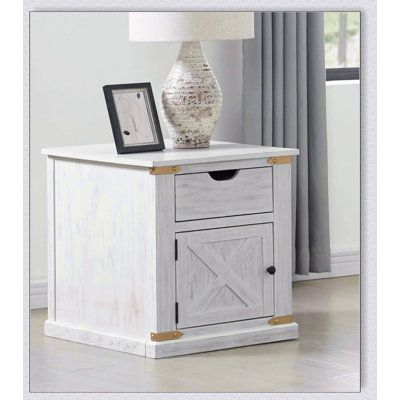 Table de bout antique blanche avec accents dorés, tiroir de rangement et tablette pour la décoration rustique d'un salon