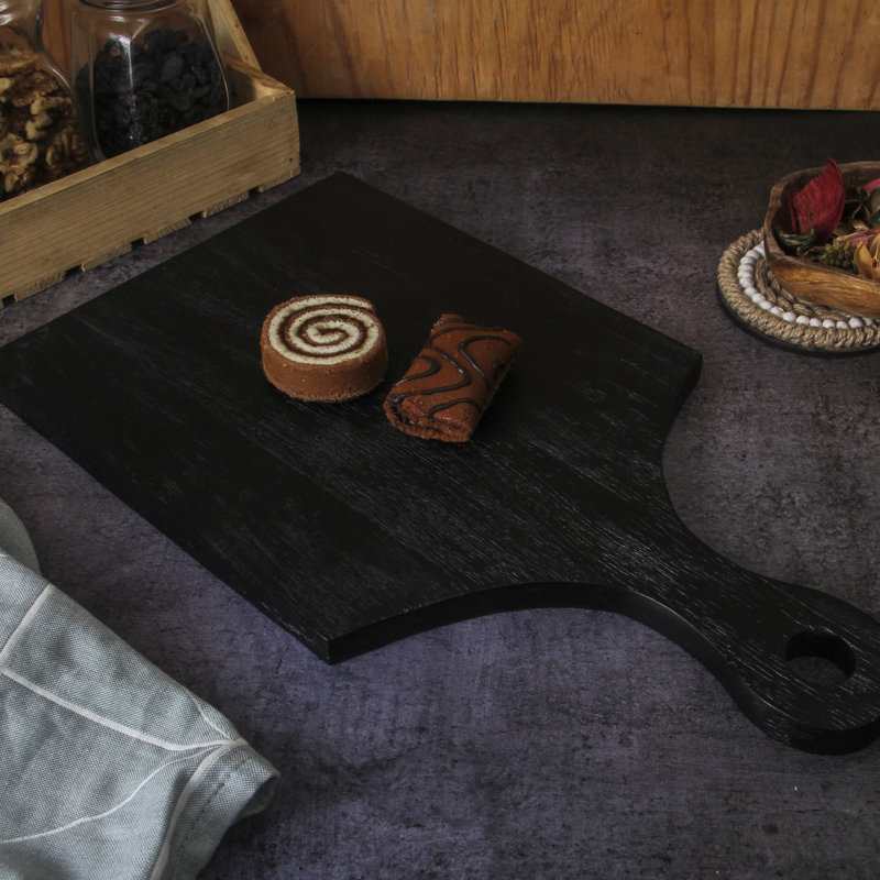 Planche de service en bois d'acacia noir par Red Barrel Studio®
