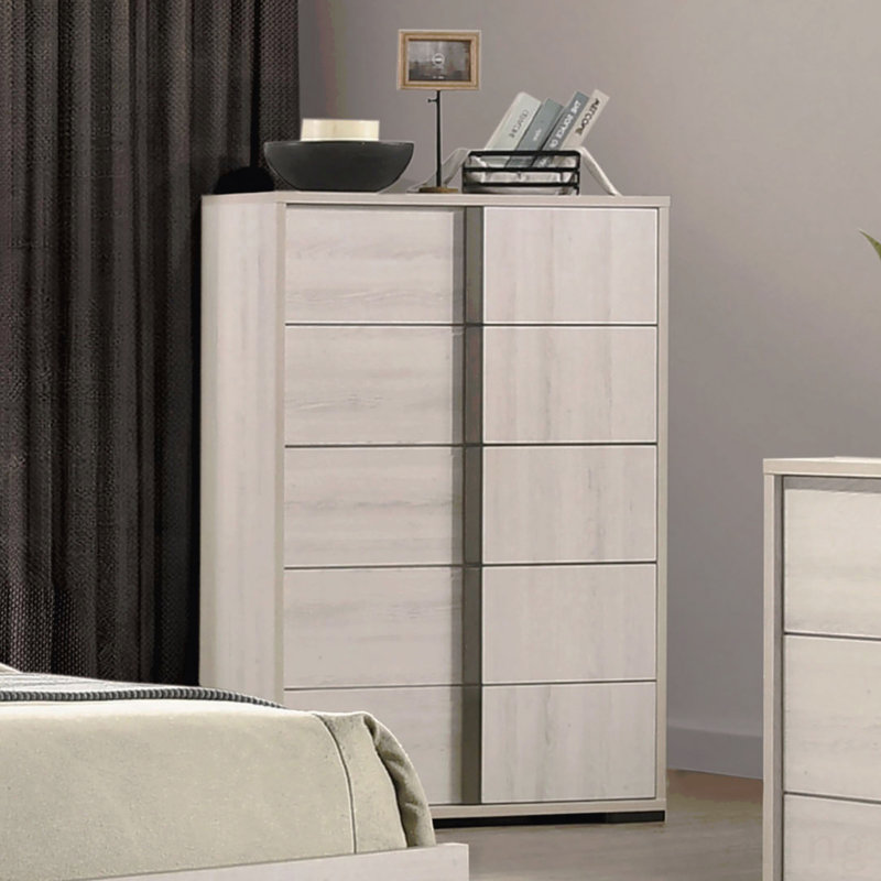 Commode de style contemporain 1pc avec poignées verticales chromées et tiroirs en queue d'aronde