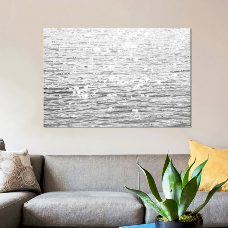 «Sunlit Sea», reproduction de photo sur toile en noir, H 26 po x l 40 po x P 1,5 po, Pas de tapis, Papier d'art encadré noir