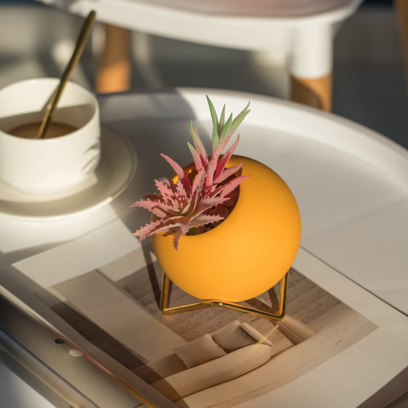 Petit vase à fleurs moderne en céramique pour le salon, la table de bureau à domicile, la salle à manger et le vestibule, jaune