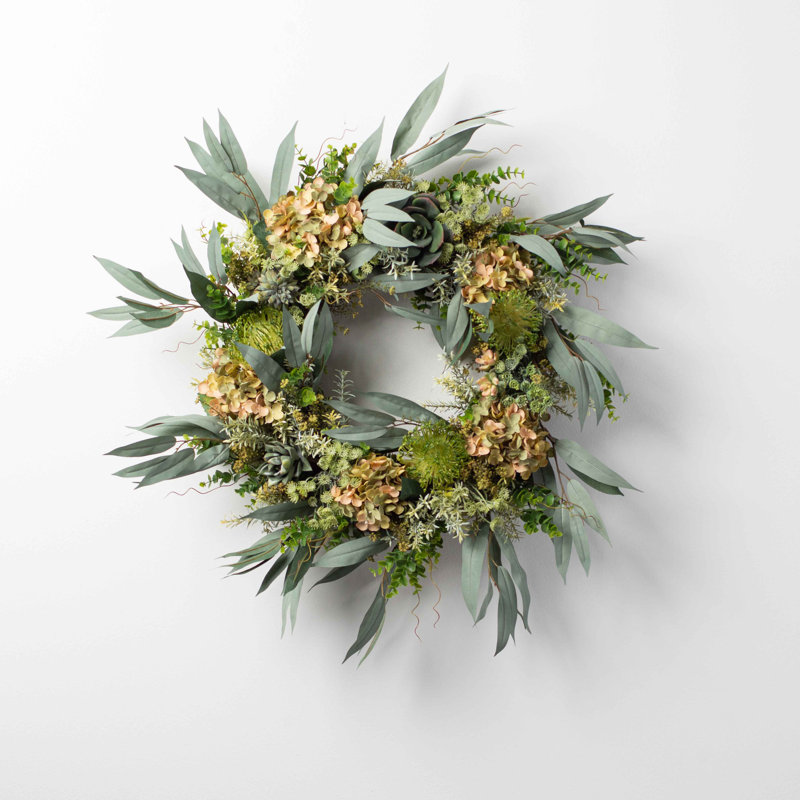 Couronne d'hydrangées, plantes grasses et eucalyptus, H 30 po x l 30 po x p 6 po