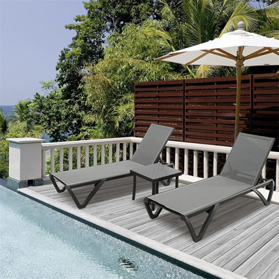 Ensemble 3 pièces de chaise longue d'extérieur en métal avec table Ixtzel