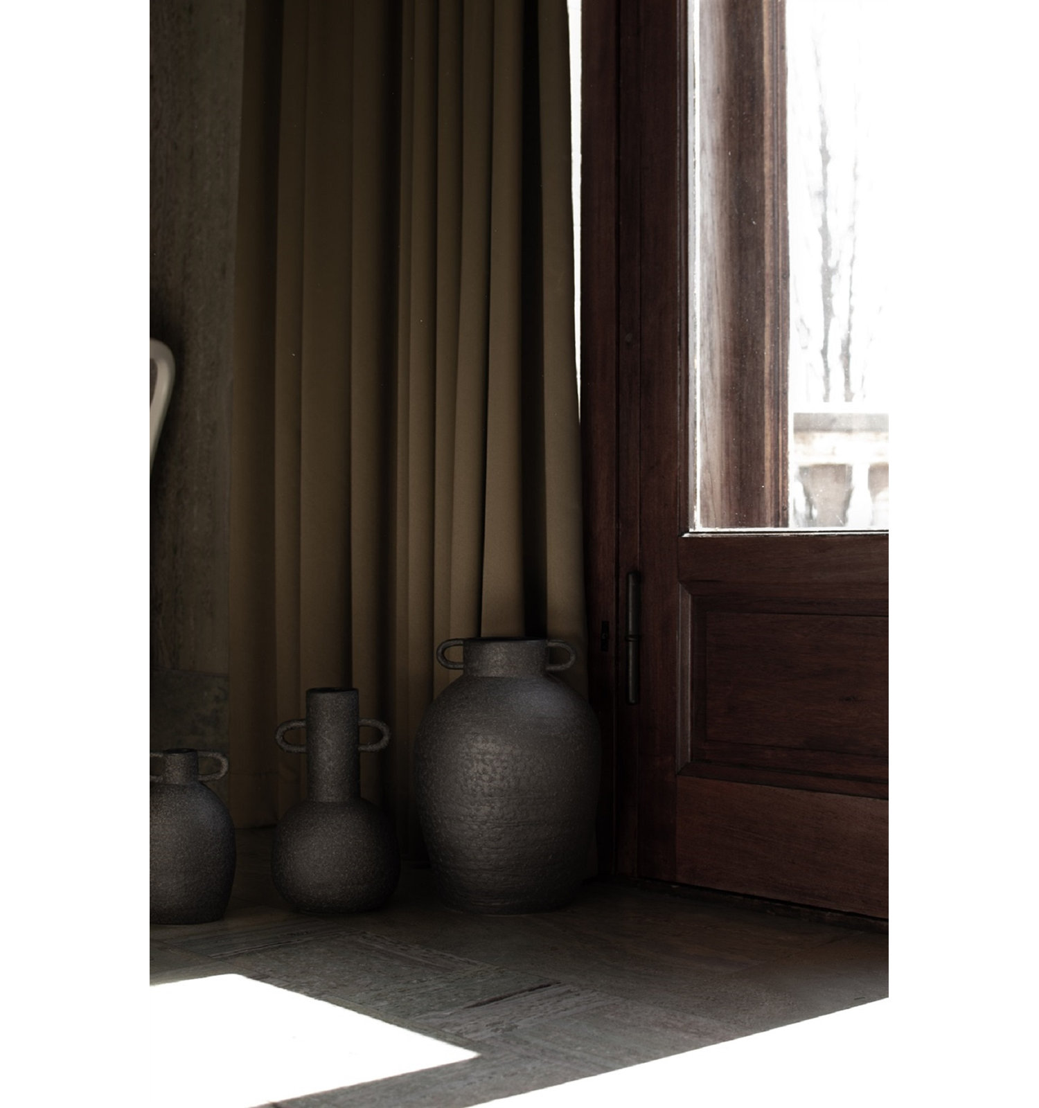 Ceramic Table Vase, Black
