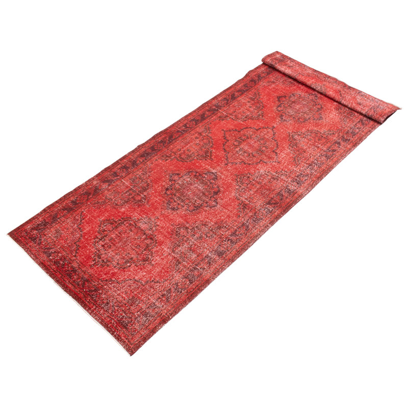 Tapis rouge foncé à transition de couleur 4 pi 9 po x 9 pi 9 po