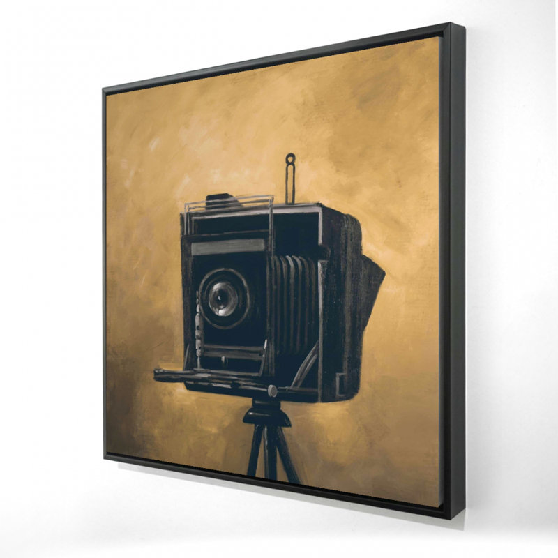 Appareil photo rétro - toile encadrée 24 po x 24 po