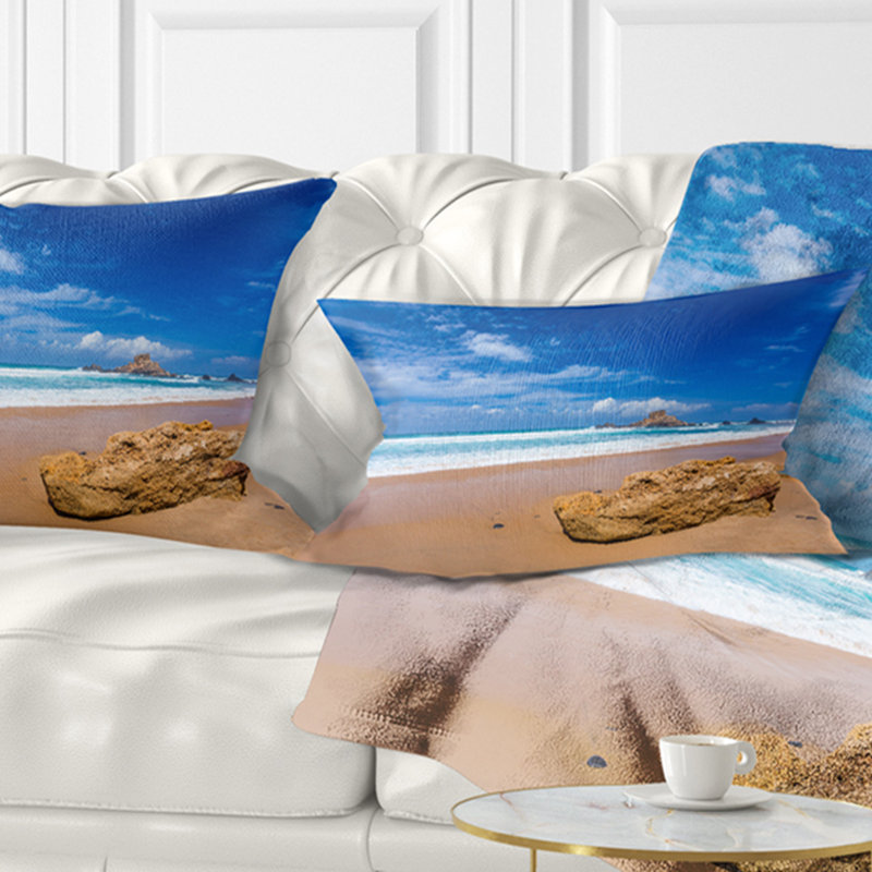 Huge Brown Rock in Atlantic Seashore - Coussin décoratif imprimé Sea & Shore, Rectangulaire, 12 po x 20 po