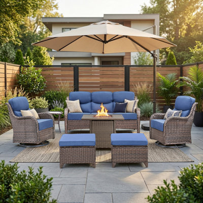Ensemble de conversation d'extérieur 7 pièces avec foyer extérieur, canapé 3 places et fauteuils pivotants Smilario, coussins épais de 6 po, osier en PE toutes saisons