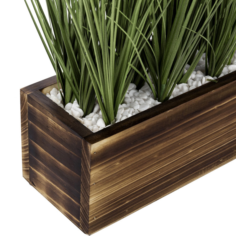 Herbes artificielles en pot de bois brûlé