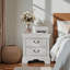 Table de chevet classique-373314817