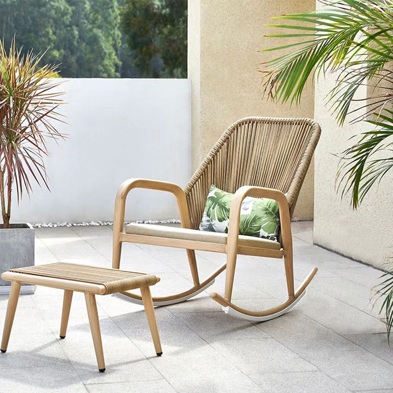 Chaise berçante en rotin