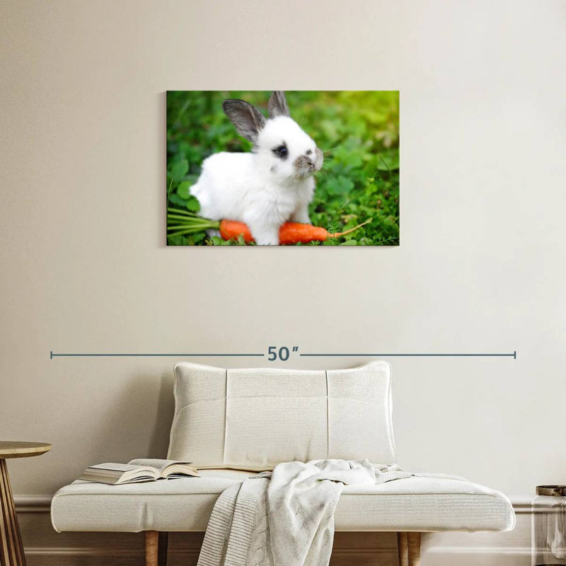 Lapin mangeant une carotte, H 20 po x l 30 po
