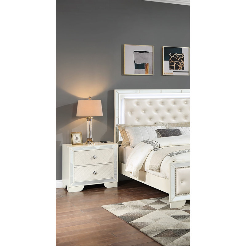 Table de chevet de style contemporain en bois crème avec 2 tiroirs, chargement sans fil et poignées de rangement en bois