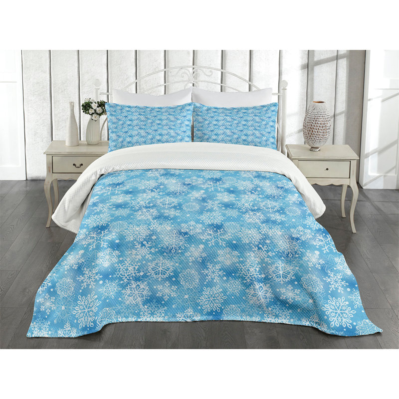 Queen White Quilted Bedspread Set with Pillow Shams