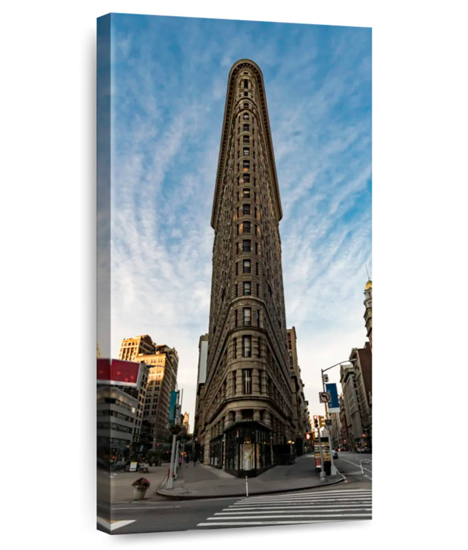 NYC Flatiron Building, H 24 po x l 12 po