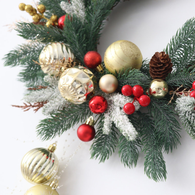 Couronne de Noël 20 pouces avec boules décoratives