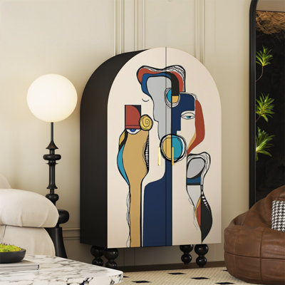 Armoire arquée avec tablettes et portes