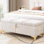 Élégant banc de rangement beige, pieds en métal, ajout de chambre à coucher et de salon, sièges confortables, esthétique bande dorée, presque entièrement rembourré avec banc pour la chambre, lignes simples, intérieur lisse,