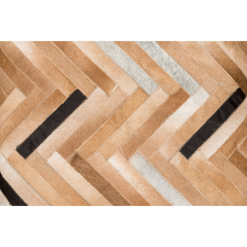 De Los Bosques Cowhide Chevron Area Rug, Rectangle 4'7" x 5'11"