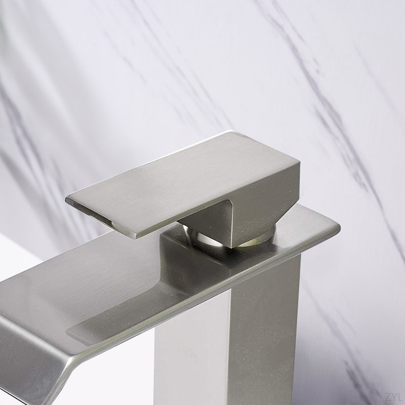 Robinet de lavabo de salle de bain à poignée simple avec bonde escamotable Waterfall